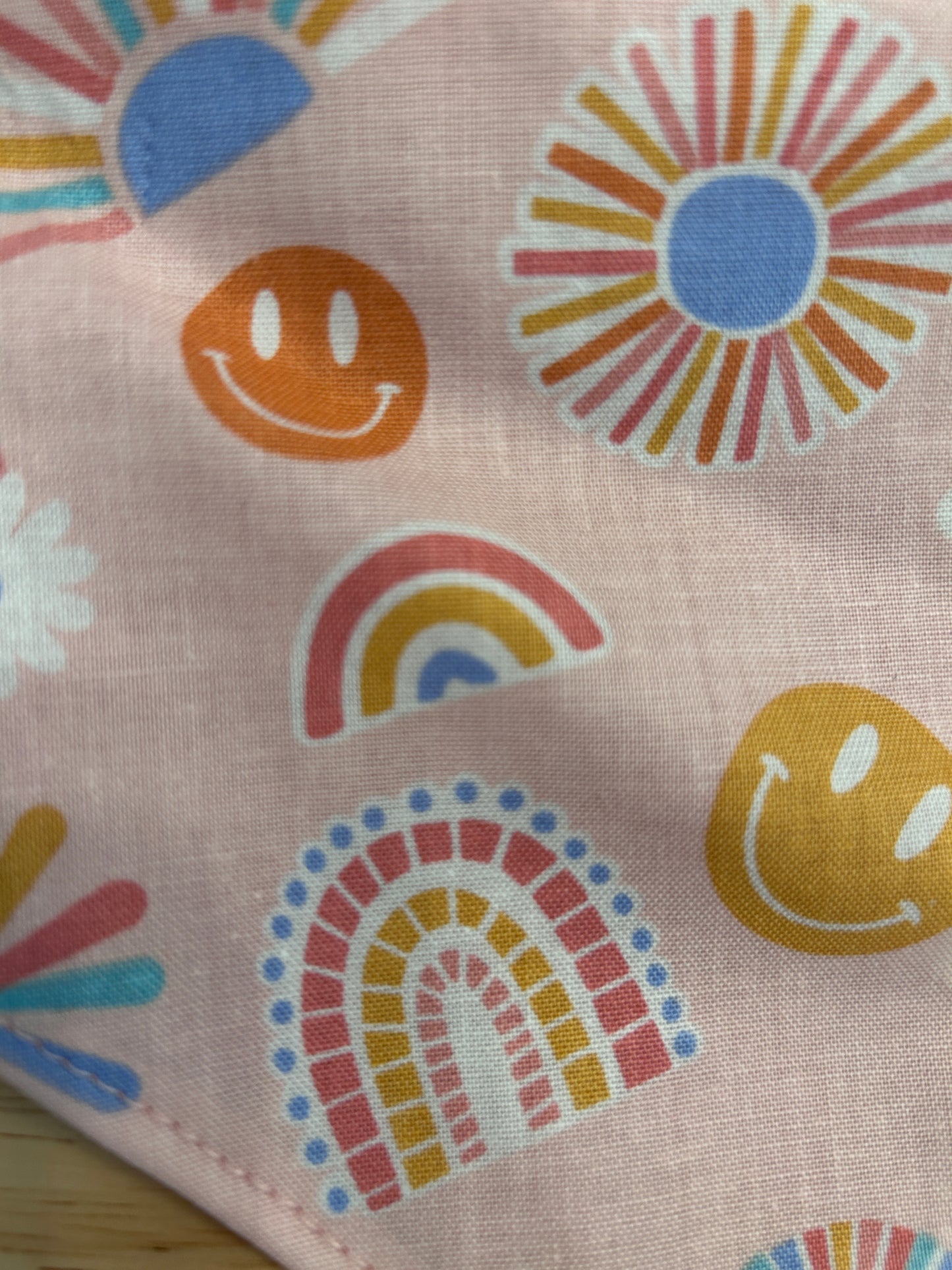 ✨ Reversible Scrunchy Dog Bandana – Smiley Rainbows & Solid Pink ✨