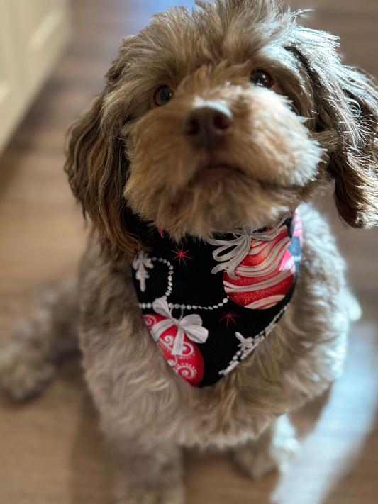 🎄 Dazzling Reversible Scrunchie Dog Bandana - Holiday Ornaments & Solid Red