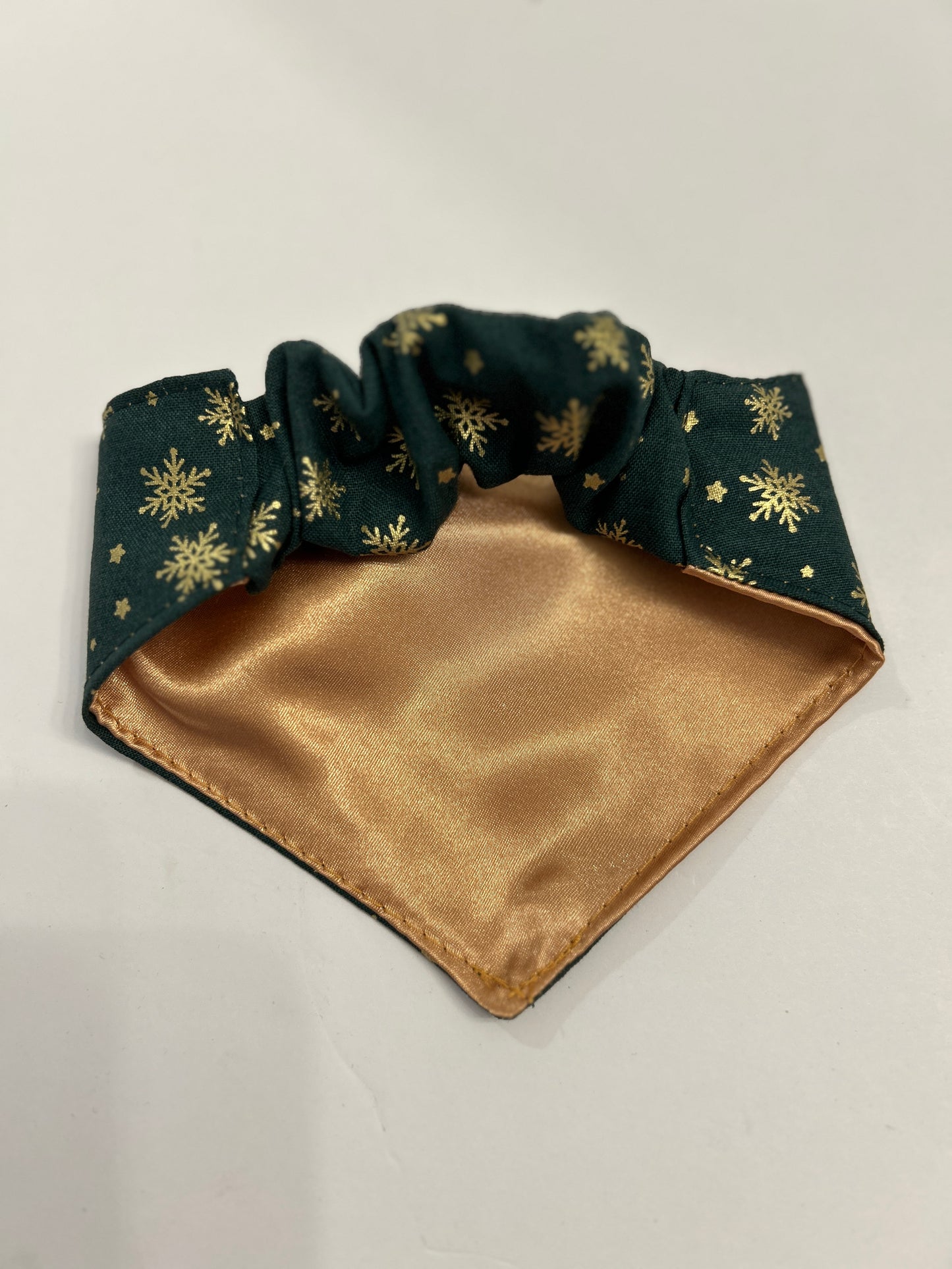 ❄️ Festive Reversible Scrunchie Dog Bandana - Emerald & Gold Snowflake