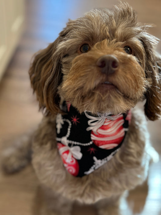 🎄 Dazzling Reversible Scrunchie Dog Bandana - Holiday Ornaments & Solid Red