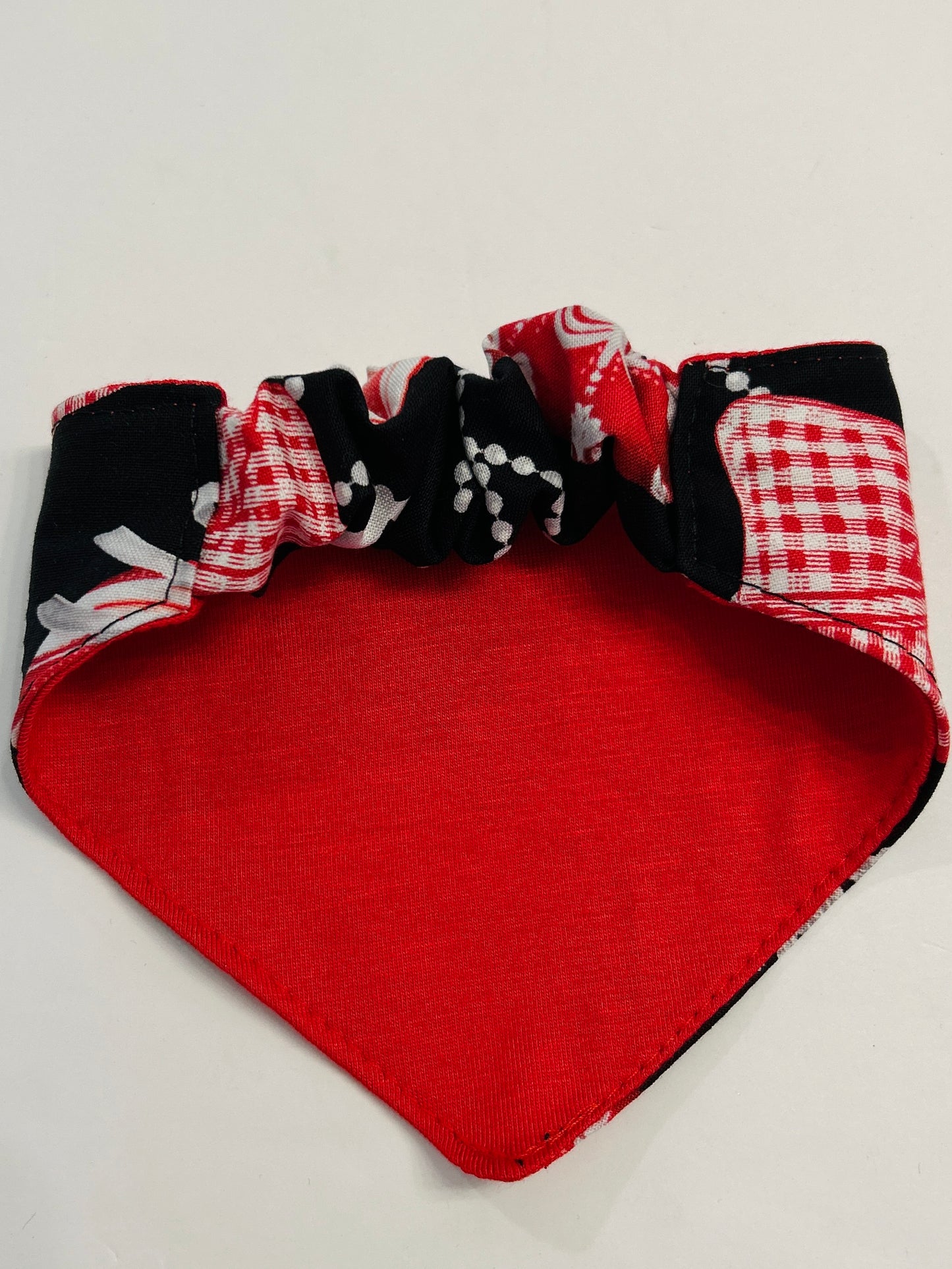 🎄 Dazzling Reversible Scrunchie Dog Bandana - Holiday Ornaments & Solid Red