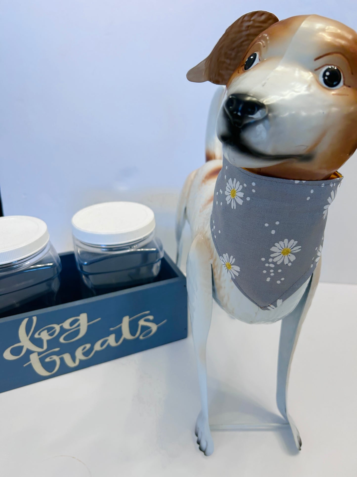 Gray Daisy Print Slip-On Pet Scrunchie