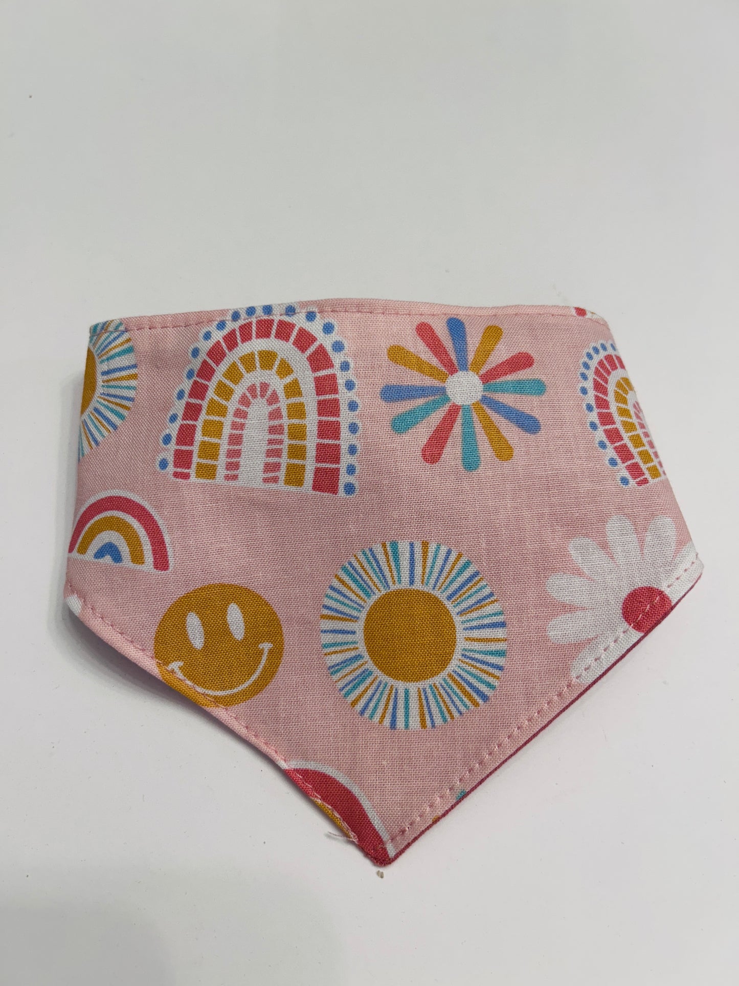 ✨ Reversible Scrunchy Dog Bandana – Smiley Rainbows & Solid Pink ✨