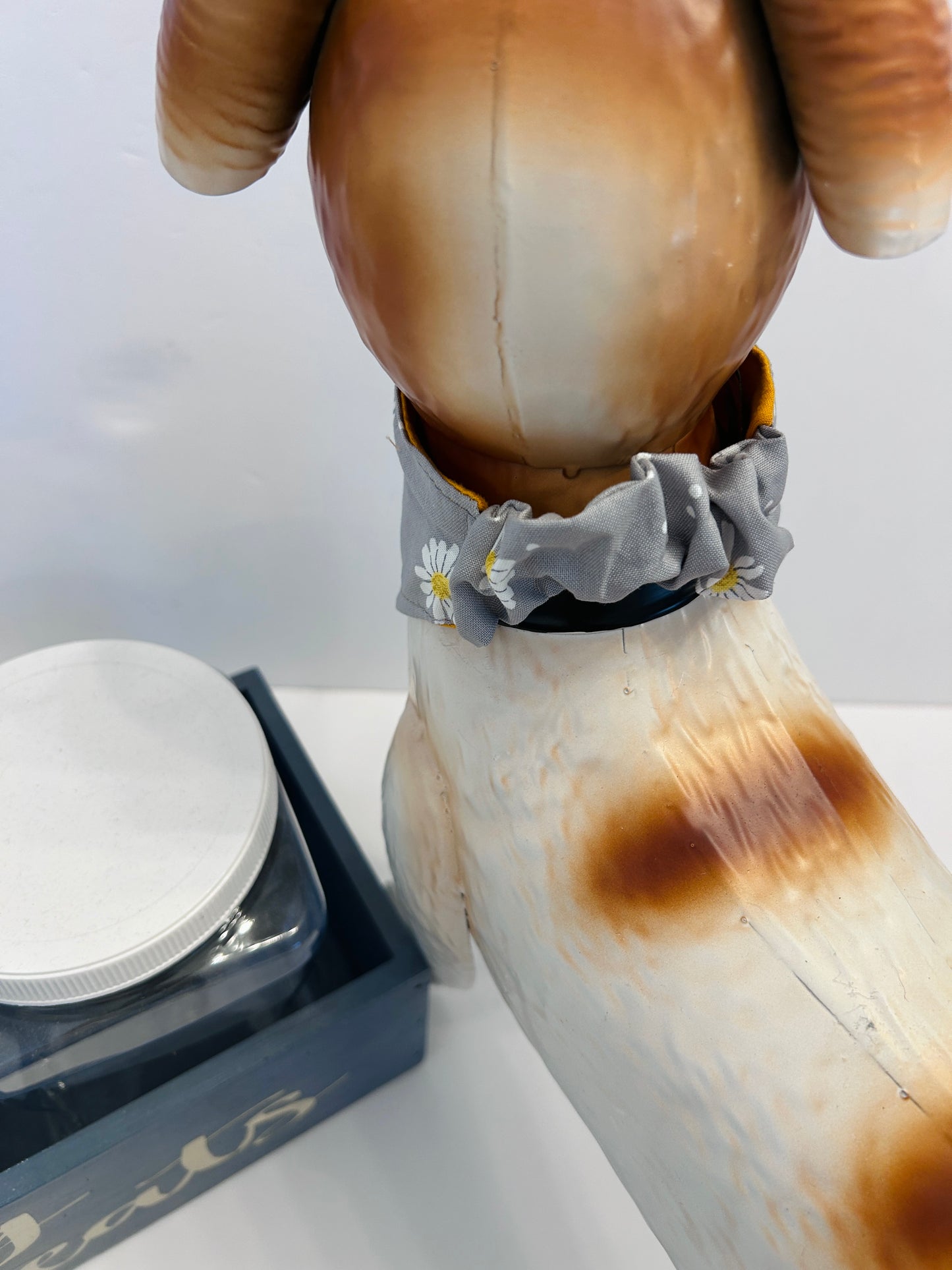 Gray Daisy Print Slip-On Pet Scrunchie