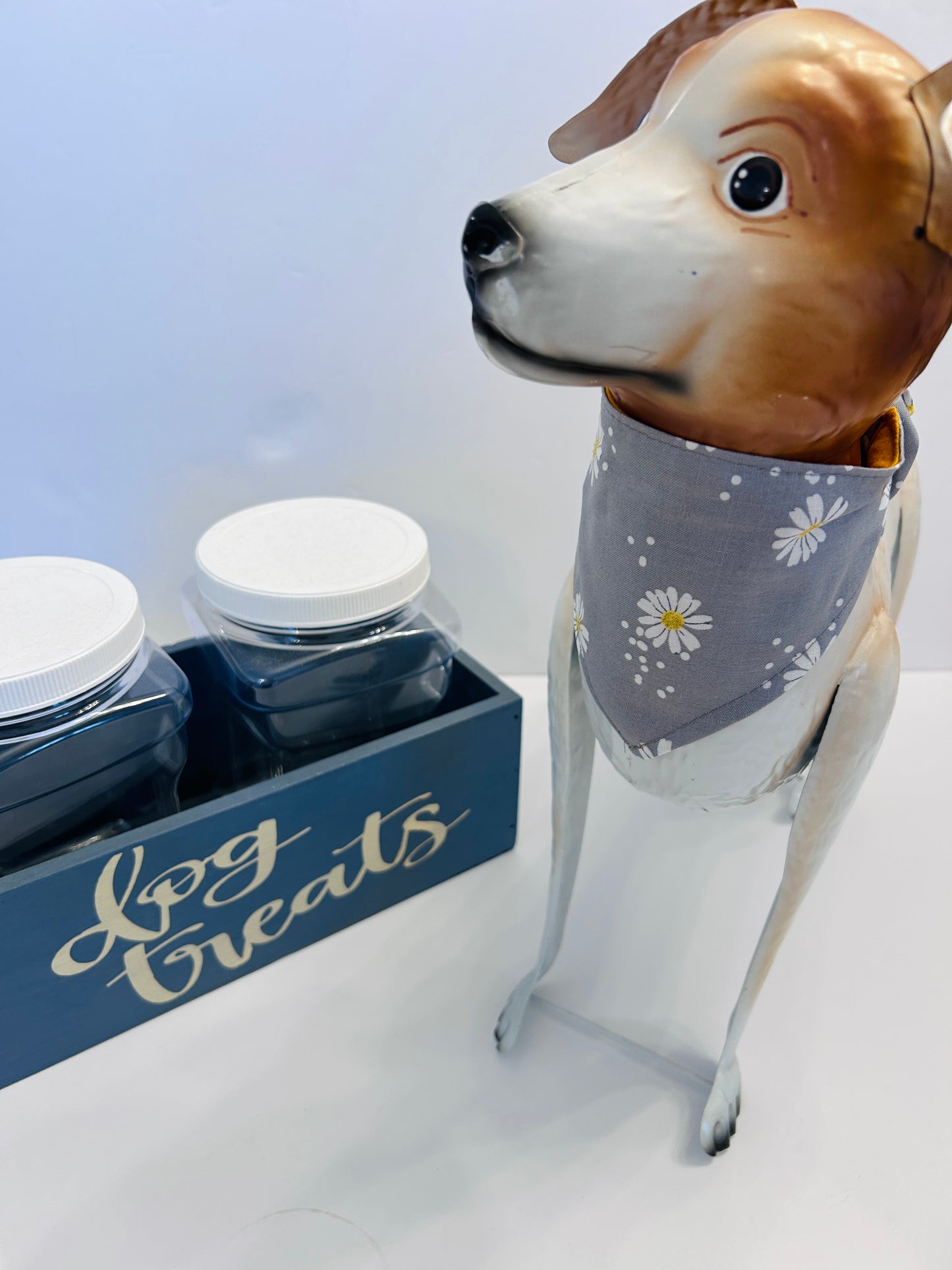 Gray Daisy Print Slip-On Pet Scrunchie